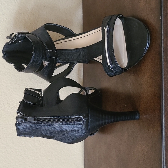 Nine West black ankle strap heels - Picture 2 of 7